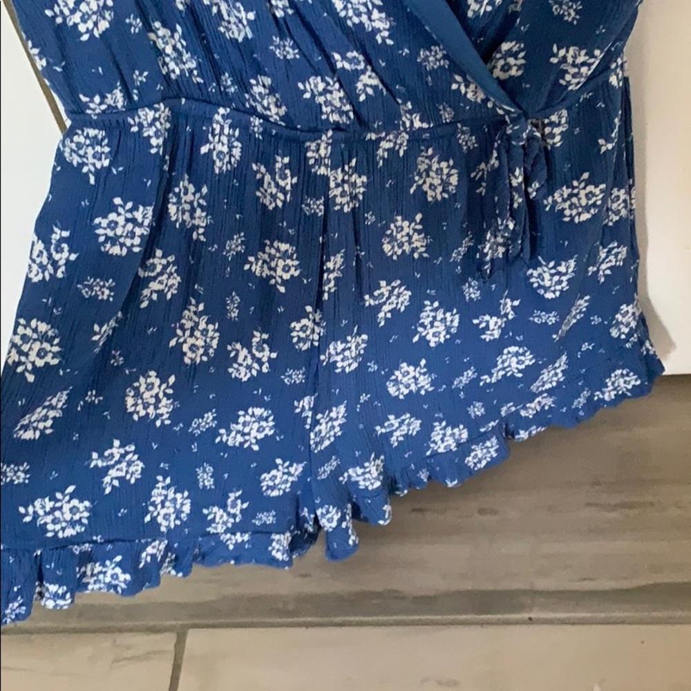 BLUE FLORAL PRINT ROMPER - Picture 4 of 4